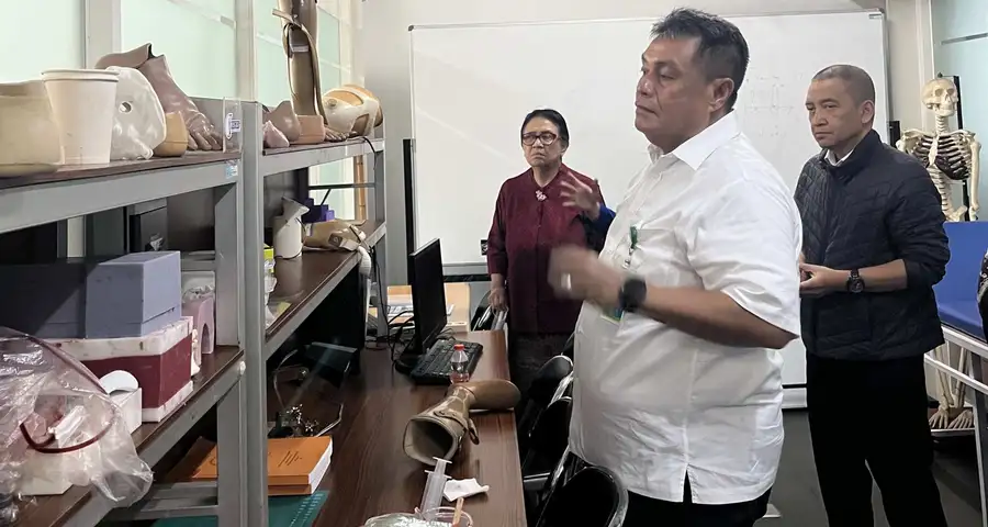 Kunjungi Laboratorium Fakultas Teknik Udinus, Dirut RSUP Dr. Kariadi Bahas Pengembangan Teknologi Kesehatan